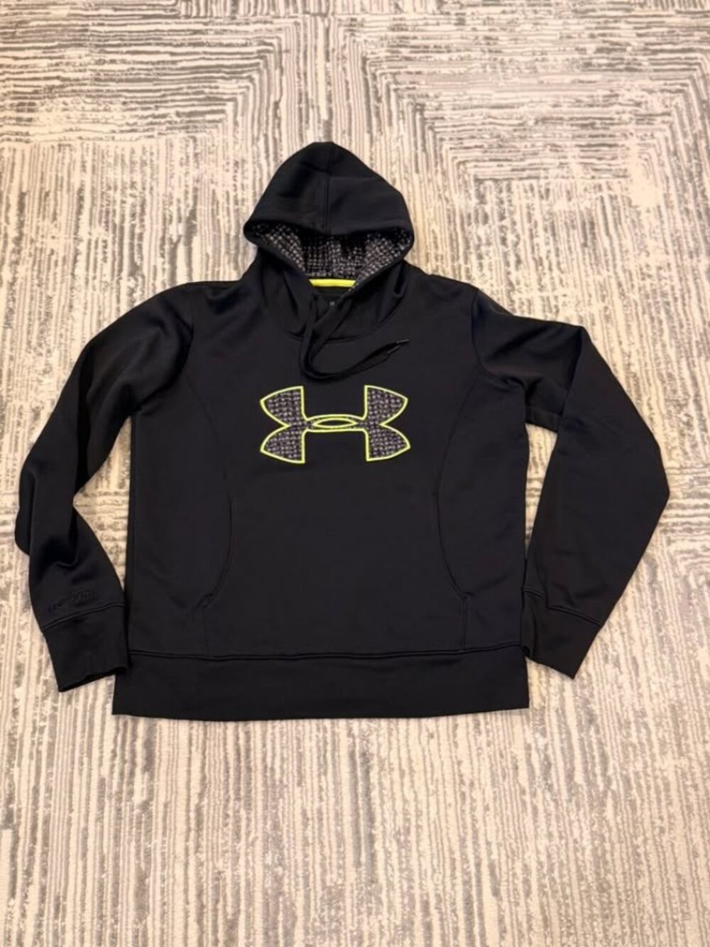 Under Armour women’s large semi-fitted black Storm Coldgear sweatshirt